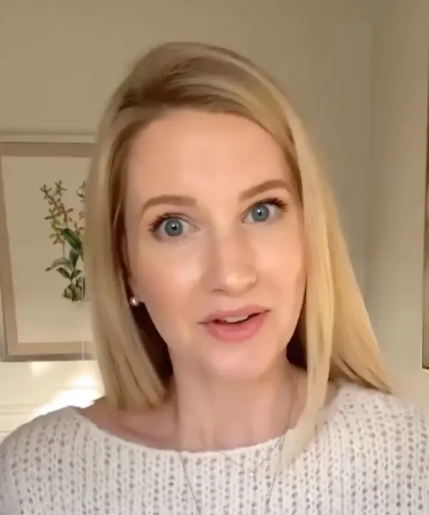 Play video: honest review by Julie on her experience with Parsley Health and her bloating, hormones, and acne